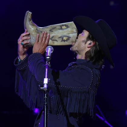 CMA Music Festival - Day 4 Glen Powell onstage at day four of the CMA Music Festival held at Nissan Stadium on June 7, 2026 in Nashville, TN. Nashville Nissan Stadium Tennessee USA Copyright: xCurtisxHilbunx xAFF-USA.comx