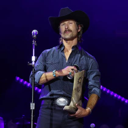 CMA Music Festival - Day 4 Glen Powell onstage at day four of the CMA Music Festival held at Nissan Stadium on June 7, 2026 in Nashville, TN. Nashville Nissan Stadium Tennessee USA Copyright: xCurtisxHilbunx xAFF-USA.comx