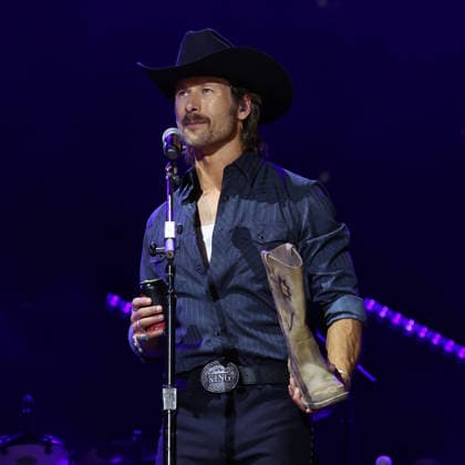 CMA Music Festival - Day 4 Glen Powell onstage at day four of the CMA Music Festival held at Nissan Stadium on June 7, 2026 in Nashville, TN. Nashville Nissan Stadium Tennessee USA Copyright: xCurtisxHilbunx xAFF-USA.comx