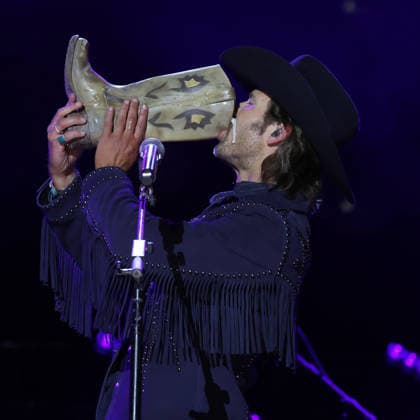 CMA Music Festival - Day 4 Glen Powell onstage at day four of the CMA Music Festival held at Nissan Stadium on June 7, 2026 in Nashville, TN. Nashville Nissan Stadium Tennessee USA Copyright: xCurtisxHilbunx xAFF-USA.comx