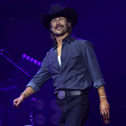 CMA Music Festival - Day 4 Glen Powell onstage at day four of the CMA Music Festival held at Nissan Stadium on June 7, 2026 in Nashville, TN. Nashville Nissan Stadium Tennessee USA Copyright: xCurtisxHilbunx xAFF-USA.comx
