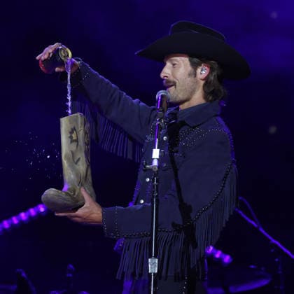 CMA Music Festival - Day 4 Glen Powell onstage at day four of the CMA Music Festival held at Nissan Stadium on June 7, 2026 in Nashville, TN. Nashville Nissan Stadium Tennessee USA Copyright: xCurtisxHilbunx xAFF-USA.comx