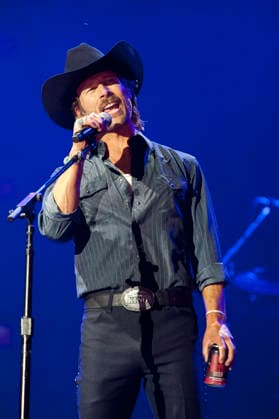 June 7, 2026 - Nashville, Tennessee; USA - Actor GLEN POWELL makes an appearance at the Nissan Stadium as part of the 2026 CMA Music Festival that took place in downtown Nashville. Copyright 2026 . Nashville USA  - ZUMAm78_ 20260607_zaf_m78_098 Copyright: xJasonxMoorex