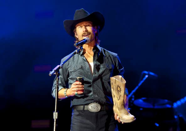 June 7, 2026 - Nashville, Tennessee; USA - Actor GLEN POWELL makes an appearance at the Nissan Stadium as part of the 2026 CMA Music Festival that took place in downtown Nashville. Copyright 2026 . Nashville USA  - ZUMAm78_ 20260608_zaf_m78_003 Copyright: xJasonxMoorex