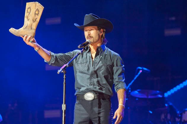June 7, 2026 - Nashville, Tennessee; USA - Actor GLEN POWELL makes an appearance at the Nissan Stadium as part of the 2026 CMA Music Festival that took place in downtown Nashville. Copyright 2026 . Nashville USA  - ZUMAm78_ 20260608_zaf_m78_004 Copyright: xJasonxMoorex