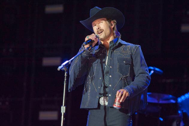 June 7, 2026 - Nashville, Tennessee; USA - Actor GLEN POWELL makes an appearance at the Nissan Stadium as part of the 2026 CMA Music Festival that took place in downtown Nashville. Copyright 2026 . Nashville USA  - ZUMAm78_ 20260608_zaf_m78_005 Copyright: xJasonxMoorex