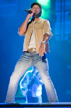 June 7, 2026 - Nashville, Tennessee; USA - Musician LUKE BRYAN performs live at the Nissan Stadium as part of the 2026 CMA Music Festival that took place in downtown Nashville. Copyright 2026 . Nashville USA  - ZUMAm78_ 20260608_zaf_m78_023 Copyright: xJasonxMoorex