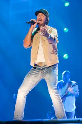 June 7, 2026 - Nashville, Tennessee; USA - Musician LUKE BRYAN performs live at the Nissan Stadium as part of the 2026 CMA Music Festival that took place in downtown Nashville. Copyright 2026 . Nashville USA  - ZUMAm78_ 20260608_zaf_m78_025 Copyright: xJasonxMoorex