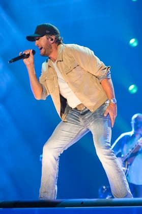 June 7, 2026 - Nashville, Tennessee; USA - Musician LUKE BRYAN performs live at the Nissan Stadium as part of the 2026 CMA Music Festival that took place in downtown Nashville. Copyright 2026 . Nashville USA  - ZUMAm78_ 20260608_zaf_m78_026 Copyright: xJasonxMoorex