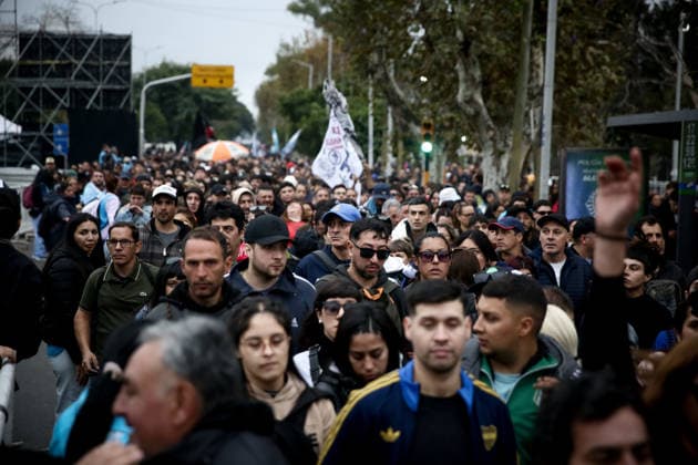 Fans Pay respect to the remains of the Indio Solari in Buenos Aires - 07 Jun 2026 Fans wait to pay their respects to singer Carlos Indio Solari during his funeral ceremony. The Argentine rock musician Carlos Alberto Solari known as Indio Solari, who was a member of the band Patricio Rey y sus Redonditos de Ricota, died on June 5 at his home in Parque Leloir. Buenos Aires Argentina Copyright: xRobertoxTuerox xSOPAxImagesx RTUERO_202606072007