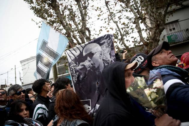 Fans Pay respect to the remains of the Indio Solari in Buenos Aires - 07 Jun 2026 Fans wait to pay their respects to singer Carlos Indio Solari during his funeral ceremony. The Argentine rock musician Carlos Alberto Solari known as Indio Solari, who was a member of the band Patricio Rey y sus Redonditos de Ricota, died on June 5 at his home in Parque Leloir. Buenos Aires Argentina Copyright: xRobertoxTuerox xSOPAxImagesx RTUERO_202606072014