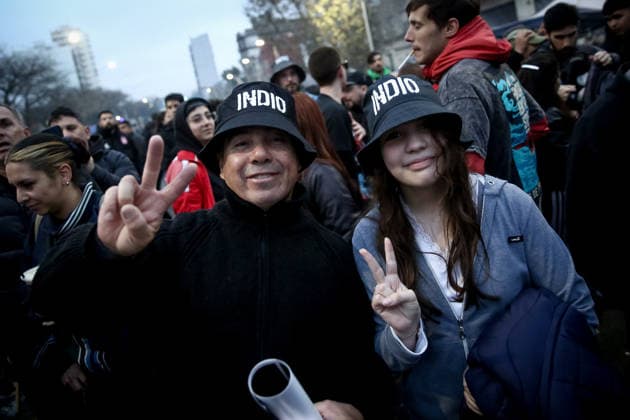 Fans Pay respect to the remains of the Indio Solari in Buenos Aires - 07 Jun 2026 Fans wait to pay their respects to singer Carlos Indio Solari during his funeral ceremony. The Argentine rock musician Carlos Alberto Solari known as Indio Solari, who was a member of the band Patricio Rey y sus Redonditos de Ricota, died on June 5 at his home in Parque Leloir. Buenos Aires Argentina Copyright: xRobertoxTuerox xSOPAxImagesx RTUERO_202606072053