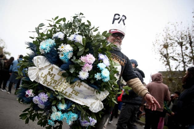 June 7, 2026, Buenos Aires, Argentina: Fans wait to pay their respects to singer Carlos Indio Solari during his funeral ceremony. The Argentine rock musician Carlos Alberto Solari known as Indio Solari, who was a member of the band Patricio Rey y sus Redonditos de Ricota, died on June 5 at his home in Parque Leloir. Buenos Aires Argentina  - ZUMAs197 20260607_aaa_s197_579 Copyright: xRobertoxTuerox
