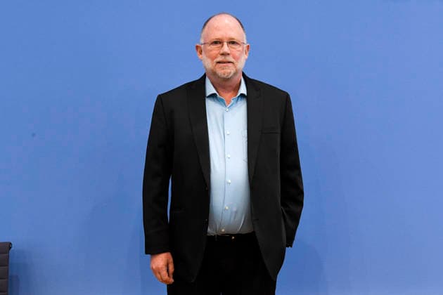 ABB BPK- Prof. Dr. Tobias Debiel, Institut für Entwicklung und Frieden (INEF) der Universität Duisburg-Essen Thema Bericht Vorstellung Friedensgutachten 2026 Die neuen Warlords. Gewaltdynamiken einhegen auf der BPK Bundespressekonferenz am 08.06.2026 in Berlin Berlin Deutschland *** ABB BPK Prof Dr Tobias Debiel, Institute for Development and Peace INEF of the University of Duisburg Essen Topic Report Presentation Peace Report 2026 The new warlords Contain the dynamics of violence at the BPK Federal Press Conference on 08 06 2026 in Berlin Berlin Germany