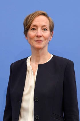 ABB BPK- Prof. Dr. Ursula Schroeder, Institut für Friedensforschung und Sicherheitspolitik an der Universität Hamburg (IFSH) Thema Bericht Vorstellung Friedensgutachten 2026 Die neuen Warlords. Gewaltdynamiken einhegen auf der BPK Bundespressekonferenz am 08.06.2026 in Berlin Berlin Deutschland *** ABB BPK Prof Dr Ursula Schroeder, Institute for Peace Research and Security Policy at the University of Hamburg IFSH Topic Report Presentation Peace Report 2026 Curbing the New Warlords Violence Dynamics at the BPK Federal Press Conference on 08 06 2026 in Berlin Berlin Germany