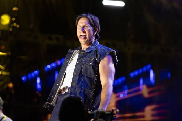 RUSSELL DICKERSON on stage for CMA Fest 2026 - SUN, , Nashville, TN, June 07, 2026. Photo By: Justin Renfroe Everett Collection CMA Fest 2026 - SUN PUBLICATIONXNOTxINxCANxCHNxFRAxITAxJPNxNORxPOLxRUSxESPxUKxUSA