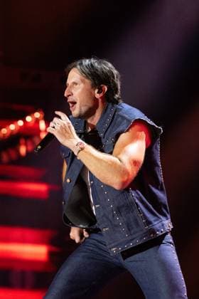 RUSSELL DICKERSON on stage for CMA Fest 2026 - SUN, , Nashville, TN, June 07, 2026. Photo By: Justin Renfroe Everett Collection CMA Fest 2026 - SUN PUBLICATIONXNOTxINxCANxCHNxFRAxITAxJPNxNORxPOLxRUSxESPxUKxUSA