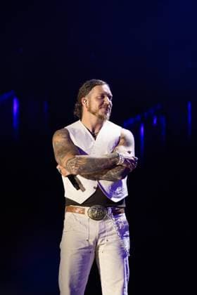 BRANDON LAKE on stage for CMA Fest 2026 - SUN, , Nashville, TN, June 07, 2026. Photo By: Justin Renfroe Everett Collection CMA Fest 2026 - SUN PUBLICATIONXNOTxINxCANxCHNxFRAxITAxJPNxNORxPOLxRUSxESPxUKxUSA