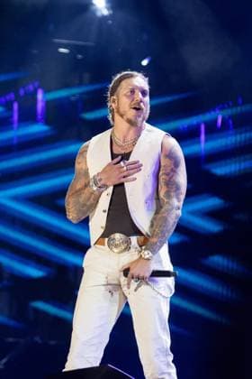 BRANDON LAKE on stage for CMA Fest 2026 - SUN, , Nashville, TN, June 07, 2026. Photo By: Justin Renfroe Everett Collection CMA Fest 2026 - SUN PUBLICATIONXNOTxINxCANxCHNxFRAxITAxJPNxNORxPOLxRUSxESPxUKxUSA