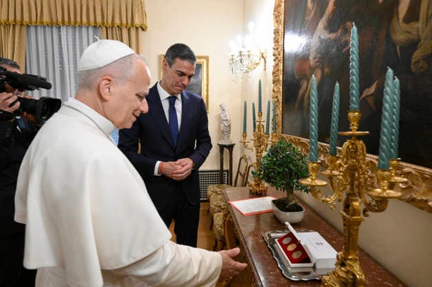 SPAIN - POPE LEO XIV DURING A PRIVATE MEETING WITH THE PRESIDENT OF THE SPAIN GOVERNMENT, PEDRO SANCHEZ PEREZ- CASTEJON IN MADRID - 2026 6 8 Spain, Vatican, 2026 6 8 Pope Leo XIV during a private meeting with the President of the Spanish Government, Pedro Sánchez Pérez-Castejón, in Madrid EDITORIAL USE ONLY - NO BOOKS Copyright: xVATICANxMEDIA CPPx