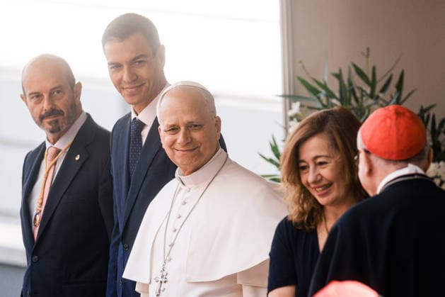 Pope Leo XIV visits Congress I D The President of the Senate, Pedro Rollán the President of the Government, Pedro Sánchez Pope Leo XIV, and the President of Congress, Francina Armengol, during the Pontiffs visit to the Congress of Deputies, on June 8, 2026, in Madrid Spain Leo XIV is the first Pope to deliver a speech as head of the Vatican State before deputies and senators, as part of his official trip to Spain 08 JUNE 2026 Carlos Lujá Madrid Madrid Madrid Espana  Copyright: xCarlosxLujanx 7580437