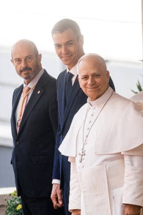 Pope Leo XIV visits Congress I D The President of the Senate, Pedro Rollán the President of the Government, Pedro Sánchez, and Pope Leo XIV, during the Pontiffs visit to the Congress of Deputies, on June 8, 2026, in Madrid Spain Leo XIV is the first Pope to deliver a speech as head of the Vatican State to deputies and senators, as part of his official trip to Spain 08 JUNE 2026 Carlos Lujá Madrid Madrid Madrid Spain  Copyright: xCarlosxLujanx 7580439