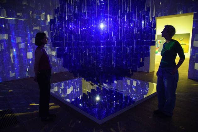 Julio Le Parc Press View at TATE Modern, London, UK - 8 June 2026 A staff member views Blue Sphere, 2001 2022 by Julio Le Parc as part of The Julio Le Parc Press View which runs from 11th June 2026 to 3rd May 2027 at TATE Modern, London, England, UK on Monday 8 June, 2026., Credit:Justin Ng Avalon UK, England, London, TATE Modern  Copyright: xJustinxNgx xAvalonx 1108882046