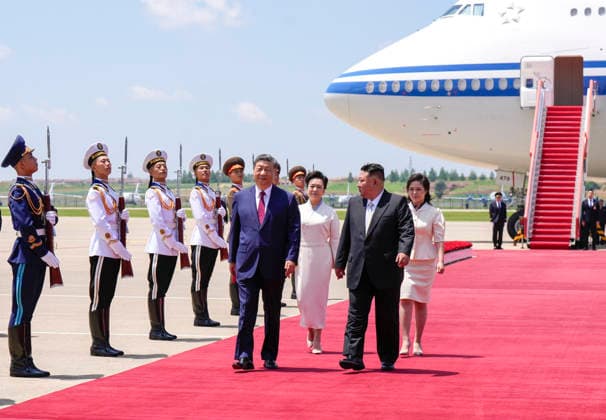 (260608) -- PYONGYANG, June 8, 2026 -- Xi Jinping, general secretary of the Communist Party of China Central Committee and Chinese president, arrives in Pyongyang for a state visit to the Democratic People s Republic of Korea (DPRK) on June 8, 2026. Kim Jong Un, general secretary of the Workers Party of Korea and president of the State Affairs of the DPRK, and his wife, Ri Sol Ju, welcomed Xi and his wife, Peng Liyuan, at the airport in Pyongyang on Monday. ) DPRK-PYONGYANG-CHINA-XI JINPING-STATE VISIT-ARRIVAL BixXiaoyang 