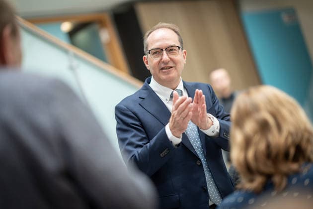 Bundesinnenminister Alexander Dobrindt führt nach der Bundesvorstandssitzung ein Hintergrundgespräch mit den anwesenden Journalisten;CDU Bundesvorstand und Gremiensitzungen am 08.06.2026, Berlin Berlin Deutschland Konrad-Adenauer-Haus, Bundespart *** Federal Minister of the Interior Alexander Dobrindt holds a background discussion with the journalists present after the Federal Executive Committee meeting CDU Federal Executive Committee and committee meetings on 08 06 2026, Berlin Berlin Germany Konrad Adenauer Haus, Bundespart