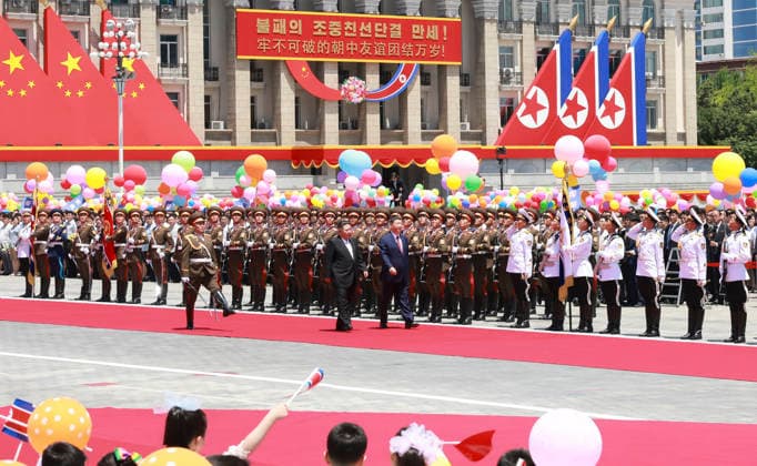 (260608) -- PYONGYANG, June 8, 2026 -- Xi Jinping, general secretary of the Communist Party of China Central Committee and Chinese president, accompanied by Kim Jong Un, general secretary of the Workers Party of Korea and president of the State Affairs of the Democratic People s Republic of Korea (DPRK), inspects the honor guard of the three services of the Korean People s Army in Pyongyang, the DPRK, June 8, 2026. Kim held a grand welcome ceremony for Xi at Kim Il Sung Square in Pyongyang. ) DPRK-PYONGYANG-CHINA-XI JINPING-KIM JONG UN-WELCOME CEREMONY DingxLin 