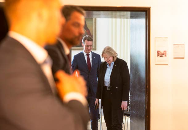 Bärbel Bas + Hendrik Wüst beim BMDS EUR, Deutschland, Berlin, 08.06.2026: Keynote von Bärbel Bas (SPD), Bundesministerin für Arbeit und Soziales auf einer Veranstaltung des BMDS zu 1 Jahr Staatsmodernisierung mit Wirkung in der Berlin-Brandenburgischen Akademie der Wissenschaften. Zu Gast: Hendrik Wüst, Ministerpräsident des Landes Nordrhein-Westfalen, und Cem Özdemir, Ministerpräsident des Landes Baden-Württemberg. *** Bärbel Bas Hendrik Wüst at BMDS EUR, Germany, Berlin, 08 06 2026 Keynote speech by Bärbel Bas SPD , Federal Minister of Labour and Social Affairs at a BMDS event on 1 year of state modernization with impact at the Berlin Brandenburg Academy of Sciences Guest Hendrik Wüst, Minister President of North Rhine-We