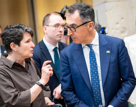 Hendrik Wüst + Cem Özdemir beim BMDS EUR, Deutschland, Berlin, 08.06.2026: Veranstaltung des BMDS zu 1 Jahr Staatsmodernisierung mit Wirkung in der Berlin-Brandenburgischen Akademie der Wissenschaften. Zu Gast: Hendrik Wüst, Ministerpräsident des Landes Nordrhein-Westfalen, und Cem Özdemir, Ministerpräsident des Landes Baden-Württemberg. *** Hendrik Wüst Cem Özdemir at the BMDS EUR, Germany, Berlin, 08 06 2026 BMDS event on 1 year of state modernization with impact at the Berlin Brandenburg Academy of Sciences Guest Hendrik Wüst, Minister President of North Rhine-Westphalia, and Cem Özdemir, Minister President of Baden Württemberg