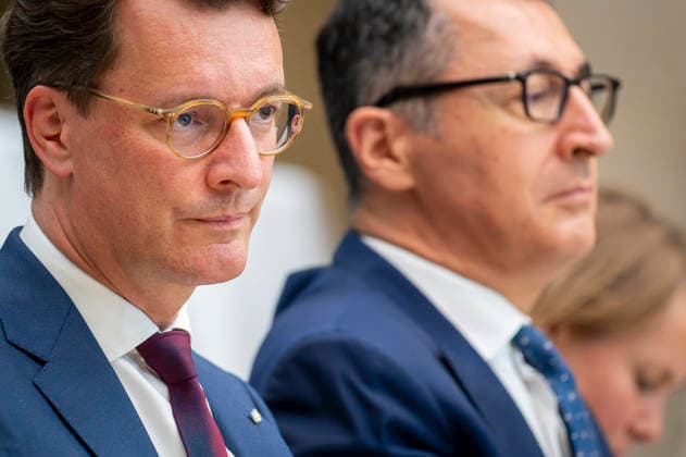 Hendrik Wüst + Cem Özdemir beim BMDS EUR, Deutschland, Berlin, 08.06.2026: Veranstaltung des BMDS zu 1 Jahr Staatsmodernisierung mit Wirkung in der Berlin-Brandenburgischen Akademie der Wissenschaften. Zu Gast: Hendrik Wüst, Ministerpräsident des Landes Nordrhein-Westfalen, und Cem Özdemir, Ministerpräsident des Landes Baden-Württemberg. *** Hendrik Wüst Cem Özdemir at the BMDS EUR, Germany, Berlin, 08 06 2026 BMDS event on 1 year of state modernization with impact at the Berlin Brandenburg Academy of Sciences Guest Hendrik Wüst, Minister President of North Rhine-Westphalia, and Cem Özdemir, Minister President of Baden Württemberg