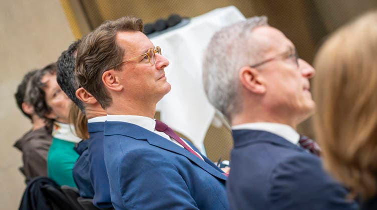 Hendrik Wüst + Cem Özdemir beim BMDS EUR, Deutschland, Berlin, 08.06.2026: Veranstaltung des BMDS zu 1 Jahr Staatsmodernisierung mit Wirkung in der Berlin-Brandenburgischen Akademie der Wissenschaften. Zu Gast: Hendrik Wüst, Ministerpräsident des Landes Nordrhein-Westfalen, und Cem Özdemir, Ministerpräsident des Landes Baden-Württemberg. *** Hendrik Wüst Cem Özdemir at the BMDS EUR, Germany, Berlin, 08 06 2026 BMDS event on 1 year of state modernization with impact at the Berlin Brandenburg Academy of Sciences Guest Hendrik Wüst, Minister President of North Rhine-Westphalia, and Cem Özdemir, Minister President of Baden Württemberg