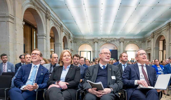 Philipp Amthor + Bärbel Bas + Prof. Markschies + Karsten Wildberger beim BMDS EUR, Deutschland, Berlin, 08.06.2026: Keynote von Karsten Wildberger (CDU), Bundesminister für Digitalisierung und Staatsmodernisierung auf einer Veranstaltung des BMDS zu 1 Jahr Staatsmodernisierung mit Wirkung in der Berlin-Brandenburgischen Akademie der Wissenschaften. Zu Gast: Hendrik Wüst, Ministerpräsident des Landes Nordrhein-Westfalen, und Cem Özdemir, Ministerpräsident des Landes Baden-Württemberg. *** Philipp Amthor Bärbel Bas Prof Markschies Karsten Wildberger at BMDS EUR, Germany, Berlin, 08 06 2026 Keynote speech by Karsten Wildberger CDU , Federal Minister for Digitization and State Modernization at a BMDS event on 1 year of state moder