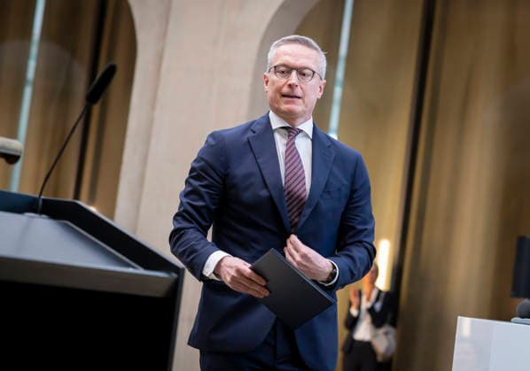 Karsten Wildberger beim BMDS EUR, Deutschland, Berlin, 08.06.2026: Keynote von Karsten Wildberger (CDU), Bundesminister für Digitalisierung und Staatsmodernisierung auf einer Veranstaltung des BMDS zu 1 Jahr Staatsmodernisierung mit Wirkung in der Berlin-Brandenburgischen Akademie der Wissenschaften. Zu Gast: Hendrik Wüst, Ministerpräsident des Landes Nordrhein-Westfalen, und Cem Özdemir, Ministerpräsident des Landes Baden-Württemberg. *** Karsten Wildberger at BMDS EUR, Germany, Berlin, 08 06 2026 Keynote speech by Karsten Wildberger CDU , Federal Minister for Digitization and State Modernization at a BMDS event on 1 year of state modernization with impact at the Berlin Brandenburg Academy of Sciences Guest Hendrik Wüst, Minis