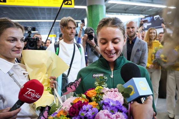 Maja Chwalinska - finalist of Roland Garros returns to Poland Photo: Anita Walczewska East News Polish tennis player Maja Chwalinska is greeted at the Chopin Airport on June 8, 2026 in Warsaw, Poland after returning from Paris. Chwalinska made world-wide headlines in the previous week after unexpectedly reaching the final of the Roland Garros - French Open tournament. She s the first female player who advanced to Roland Garros final after previously completing three-stage qualifiers. In the final she was beaten by Mirra Andreeva of Russia. EN_01678856_0010 