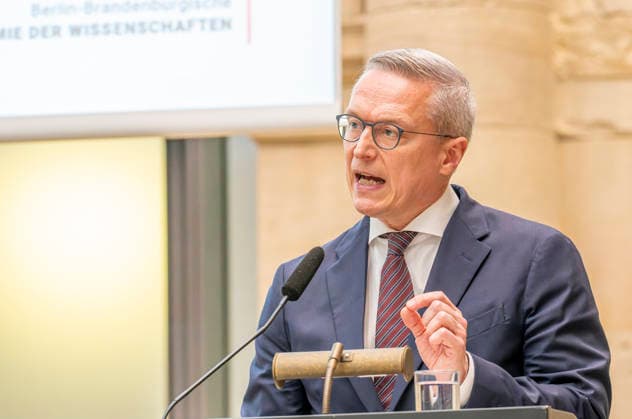 Karsten Wildberger beim BMDS EUR, Deutschland, Berlin, 08.06.2026: Keynote von Karsten Wildberger (CDU), Bundesminister für Digitalisierung und Staatsmodernisierung auf einer Veranstaltung des BMDS zu 1 Jahr Staatsmodernisierung mit Wirkung in der Berlin-Brandenburgischen Akademie der Wissenschaften. Zu Gast: Hendrik Wüst, Ministerpräsident des Landes Nordrhein-Westfalen, und Cem Özdemir, Ministerpräsident des Landes Baden-Württemberg. *** Karsten Wildberger at BMDS EUR, Germany, Berlin, 08 06 2026 Keynote speech by Karsten Wildberger CDU , Federal Minister for Digitization and State Modernization at a BMDS event on 1 year of state modernization with impact at the Berlin Brandenburg Academy of Sciences Guest Hendrik Wüst, Minis