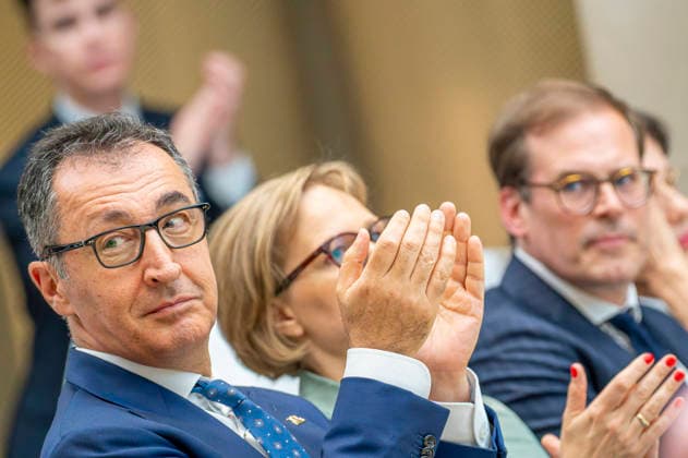 Cem Özdemir beim BMDS EUR, Deutschland, Berlin, 08.06.2026: Keynote von Cem Özdemir, Ministerpräsident des Landes Baden-Württemberg auf einer Veranstaltung des BMDS zu 1 Jahr Staatsmodernisierung mit Wirkung in der Berlin-Brandenburgischen Akademie der Wissenschaften. Zu Gast: Hendrik Wüst, Ministerpräsident des Landes Nordrhein-Westfalen, und Cem Özdemir, Ministerpräsident des Landes Baden-Württemberg. *** Cem Özdemir at BMDS EUR, Germany, Berlin, 08 06 2026 Keynote speech by Cem Özdemir, Minister President of the State of Baden Württemberg at a BMDS event on 1 year of state modernization with impact at the Berlin Brandenburg Academy of Sciences Guest Hendrik Wüst, Minister President of the State of North Rhine-Westphalia, a