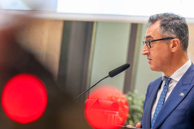 Cem Özdemir beim BMDS EUR, Deutschland, Berlin, 08.06.2026: Keynote von Cem Özdemir, Ministerpräsident des Landes Baden-Württemberg auf einer Veranstaltung des BMDS zu 1 Jahr Staatsmodernisierung mit Wirkung in der Berlin-Brandenburgischen Akademie der Wissenschaften. Zu Gast: Hendrik Wüst, Ministerpräsident des Landes Nordrhein-Westfalen, und Cem Özdemir, Ministerpräsident des Landes Baden-Württemberg. *** Cem Özdemir at BMDS EUR, Germany, Berlin, 08 06 2026 Keynote speech by Cem Özdemir, Minister President of the State of Baden Württemberg at a BMDS event on 1 year of state modernization with impact at the Berlin Brandenburg Academy of Sciences Guest Hendrik Wüst, Minister President of the State of North Rhine-Westphalia, a