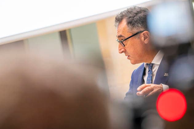 Cem Özdemir beim BMDS EUR, Deutschland, Berlin, 08.06.2026: Keynote von Cem Özdemir, Ministerpräsident des Landes Baden-Württemberg auf einer Veranstaltung des BMDS zu 1 Jahr Staatsmodernisierung mit Wirkung in der Berlin-Brandenburgischen Akademie der Wissenschaften. Zu Gast: Hendrik Wüst, Ministerpräsident des Landes Nordrhein-Westfalen, und Cem Özdemir, Ministerpräsident des Landes Baden-Württemberg. *** Cem Özdemir at BMDS EUR, Germany, Berlin, 08 06 2026 Keynote speech by Cem Özdemir, Minister President of the State of Baden Württemberg at a BMDS event on 1 year of state modernization with impact at the Berlin Brandenburg Academy of Sciences Guest Hendrik Wüst, Minister President of the State of North Rhine-Westphalia, a