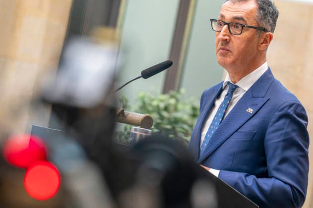 Cem Özdemir beim BMDS EUR, Deutschland, Berlin, 08.06.2026: Keynote von Cem Özdemir, Ministerpräsident des Landes Baden-Württemberg auf einer Veranstaltung des BMDS zu 1 Jahr Staatsmodernisierung mit Wirkung in der Berlin-Brandenburgischen Akademie der Wissenschaften. Zu Gast: Hendrik Wüst, Ministerpräsident des Landes Nordrhein-Westfalen, und Cem Özdemir, Ministerpräsident des Landes Baden-Württemberg. *** Cem Özdemir at BMDS EUR, Germany, Berlin, 08 06 2026 Keynote speech by Cem Özdemir, Minister President of the State of Baden Württemberg at a BMDS event on 1 year of state modernization with impact at the Berlin Brandenburg Academy of Sciences Guest Hendrik Wüst, Minister President of the State of North Rhine-Westphalia, a