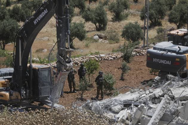 Israeli army demolishes Palestinian home in West Bank, leaving 5 homeless HEBRON, WEST BANK, PALESTINE - JUNE 08: Israeli army heavy machinery demolishes a 2-story Palestinian house, built on a 500-square-meter area and belonging to Nayif Abu Sneineh, as Israeli soldiers take security measures in Qalqas village, south of the West Bank city of Hebron, Palestine on June 08, 2026. The demolition leaves five family members homeless. Wisam Hashlamoun Anadolu Hebron West Bank. Editorial use only. Please get in touch for any other usage.  Copyright: x2026xAnadoluxWisamxHashlamounx