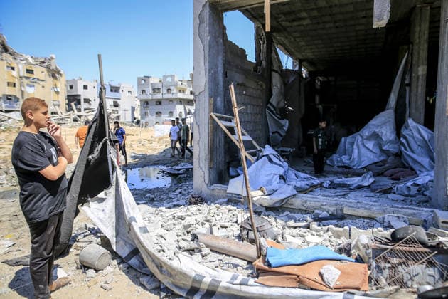 Three killed, including a child, in Israeli strike on Jabalia camp GAZA, PALESTINE - JUNE 8: Palestinians inspect the heavy damage at the scene after the Israeli army targeted a residential home belonging to civilians in the Tel al-Hawa neighborhood, southwest of Gaza City, Palestine, on June 8, 2026. The attack resulted in numerous casualties and injuries. Saeed M. M. T. Jaras Anadolu Gaza City Gaza. Editorial use only. Please get in touch for any other usage.  Copyright: x2026xAnadoluxSaeedxM.xM.xT.xJarasx