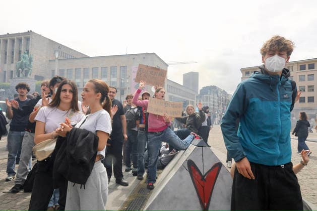 Ahead of a large rally organised by several organisations to protest against education reforms and police brutality, around 200 to 300 young people, including students and teachers, demonstrated outside the central station in the Belgian capital - 08 06 2026 - Belgium Brussels Brussels -  NicolasxLandemardx xLexPictorium LePictorium_0335671