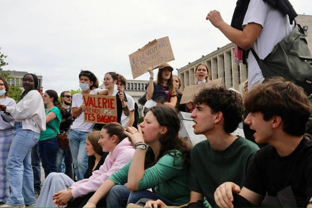 Ahead of a large rally organised by several organisations to protest against education reforms and police brutality, around 200 to 300 young people, including students and teachers, demonstrated outside the central station in the Belgian capital - 08 06 2026 - Belgium Brussels Brussels -  NicolasxLandemardx xLexPictorium LePictorium_0335674