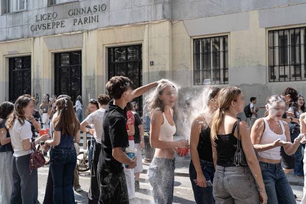 IPA85483565 - Milan, 8 6 26, Liceo Parini, last day of school, boys celebrate with foam, flour and water guns and smoke bombs.  Copyright: xGiuliaxSciaccax xGiuliaxSciaccax 85483565