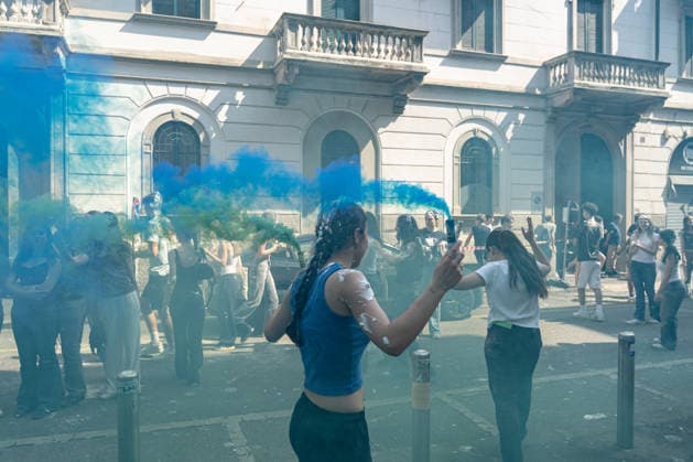 IPA85483613 - Milan, 8 6 26, Liceo Parini, last day of school, boys celebrate with foam, flour and water guns and smoke bombs.  Copyright: xGiuliaxSciaccax xGiuliaxSciaccax 85483613