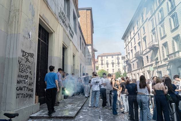 IPA85483615 - Milan, 8 6 26, Liceo Parini, last day of school, boys celebrate with foam, flour and water guns and smoke bombs.  Copyright: xGiuliaxSciaccax xGiuliaxSciaccax 85483615