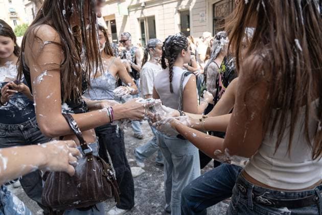 IPA85483634 - Milan, 8 6 26, Liceo Parini, last day of school, boys celebrate with foam, flour and water guns and smoke bombs.  Copyright: xGiuliaxSciaccax xGiuliaxSciaccax 85483634